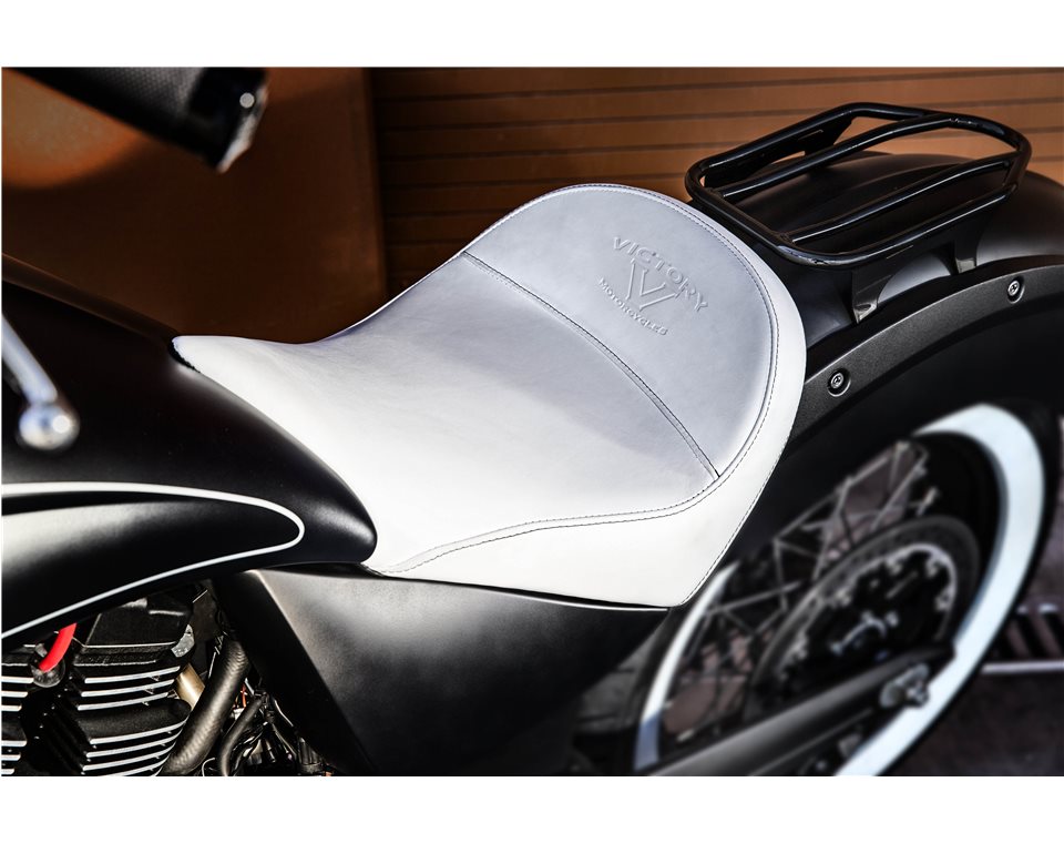 Solo Mission Seat - White | Victory Motorcycles AU